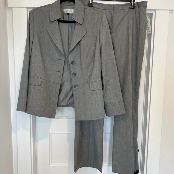 Tahari Arthur S. Levine Gray 2-Piece Suit Set – Blazer & Pants, Size 16 - Picture 2 of 11